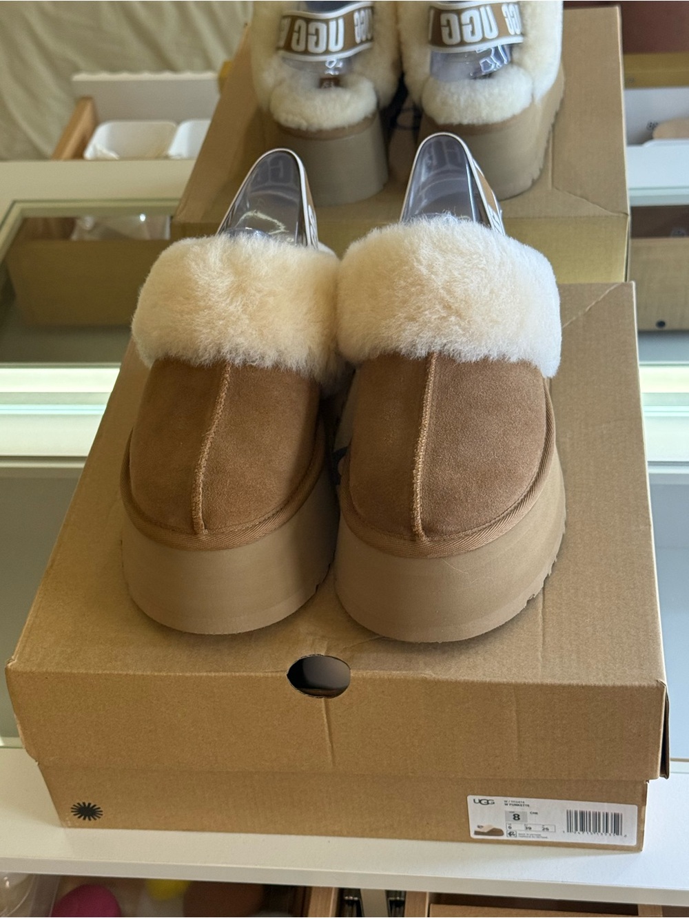 UGG Funkette Platform Slippers Chestnut Shearling Logo Strap Women’s 8 - Picture 4 of 7